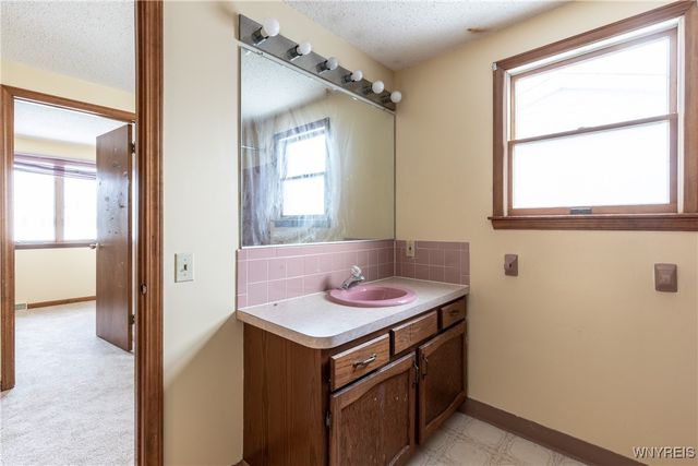 47 John Paul Ct Court, Buffalo, NY 14206