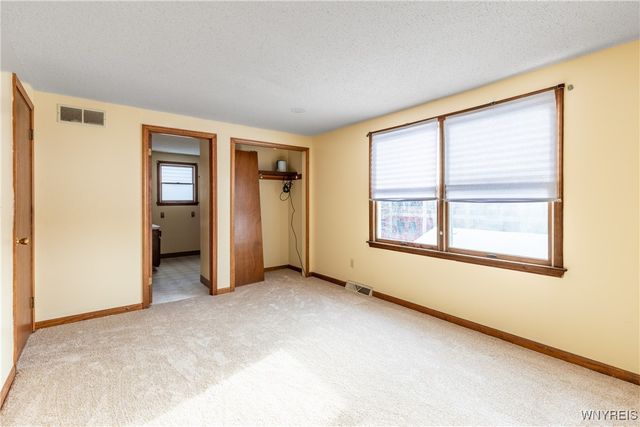 47 John Paul Ct Court, Buffalo, NY 14206