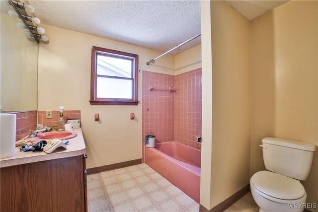 47 John Paul Ct Court, Buffalo, NY 14206