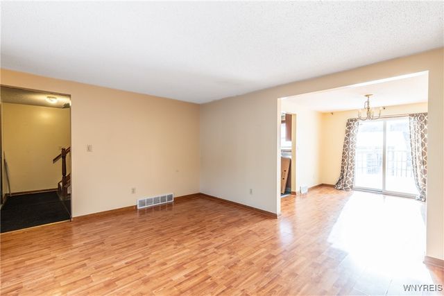 47 John Paul Ct Court, Buffalo, NY 14206