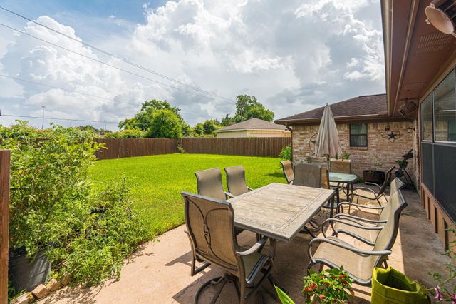 9810 Halliford Drive, Houston, TX 77031