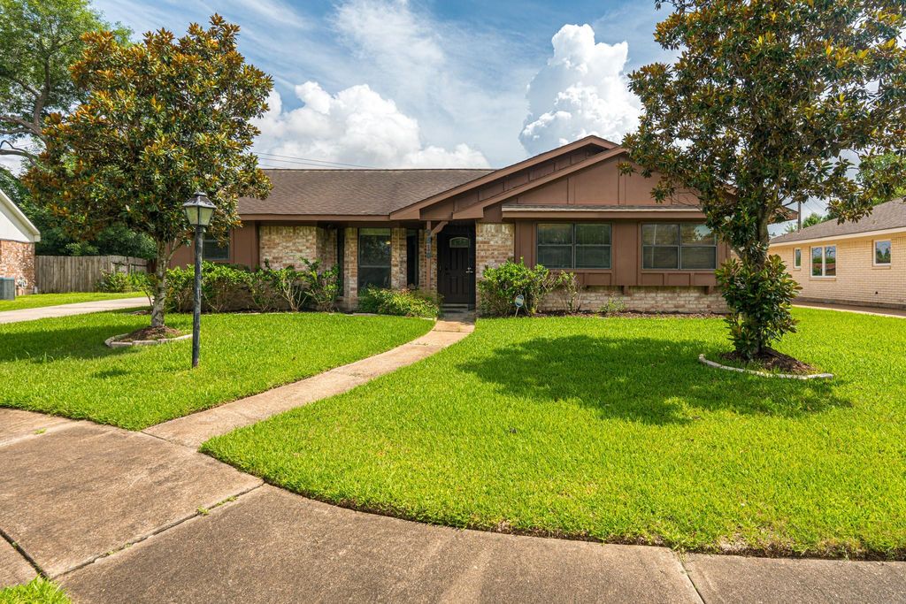 9810 Halliford Drive, Houston, TX 77031
