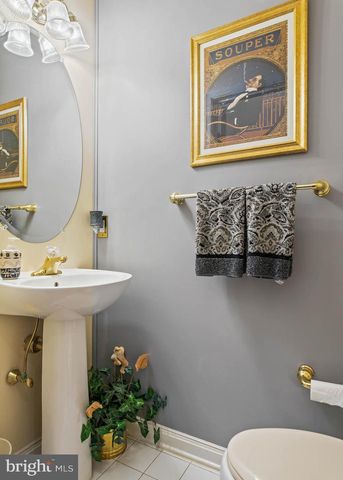 10 ALMOND CT, Lafayette Hill, PA 19444