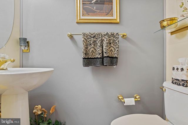 10 ALMOND CT, Lafayette Hill, PA 19444