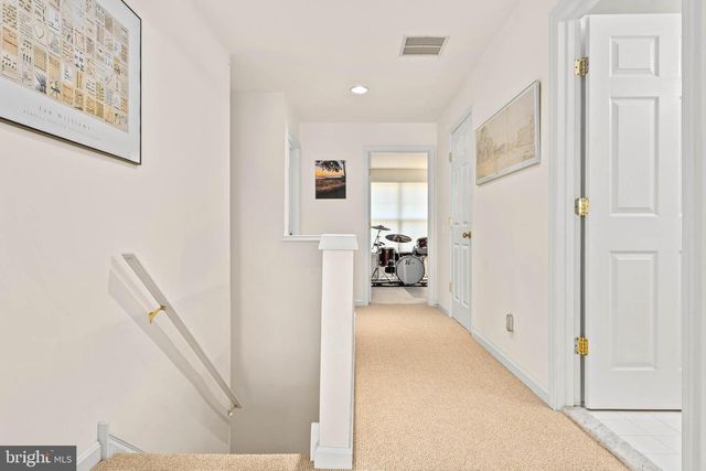 10 ALMOND CT, Lafayette Hill, PA 19444