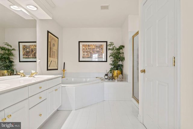 10 ALMOND CT, Lafayette Hill, PA 19444