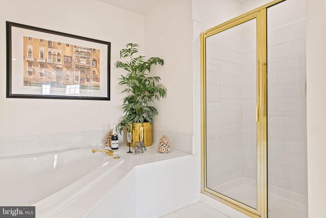 10 ALMOND CT, Lafayette Hill, PA 19444