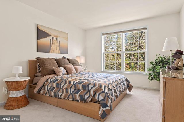 10 ALMOND CT, Lafayette Hill, PA 19444