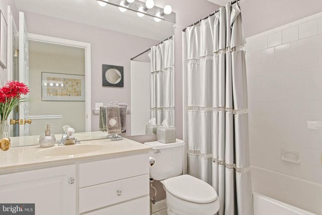 10 ALMOND CT, Lafayette Hill, PA 19444