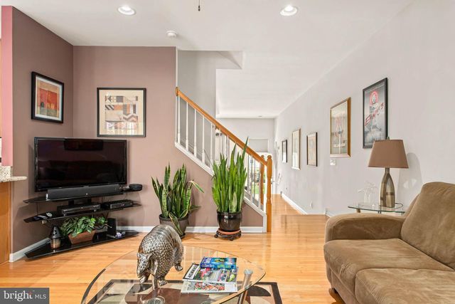 10 ALMOND CT, Lafayette Hill, PA 19444