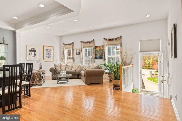 10 ALMOND CT, Lafayette Hill, PA 19444