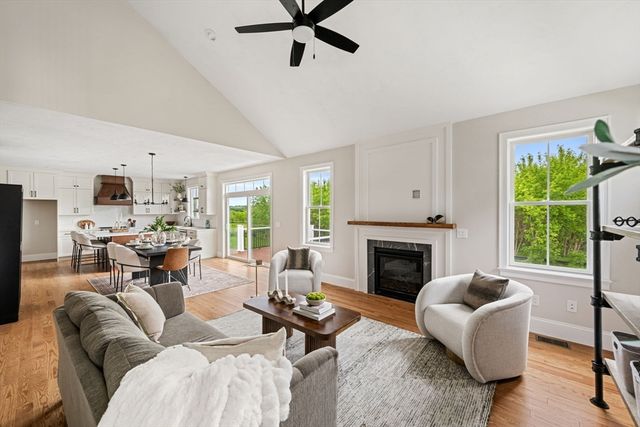 4 Narragansett Dr, West Bridgewater, MA 02379
