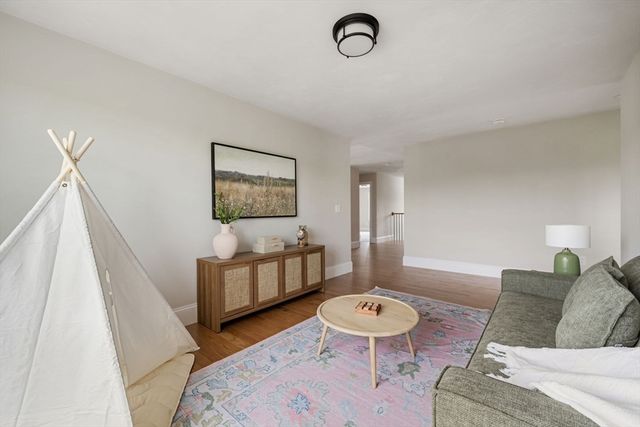 4 Narragansett Dr, West Bridgewater, MA 02379