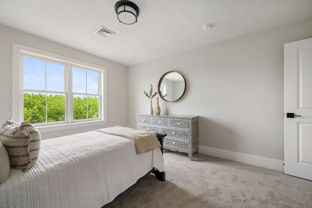 4 Narragansett Dr, West Bridgewater, MA 02379