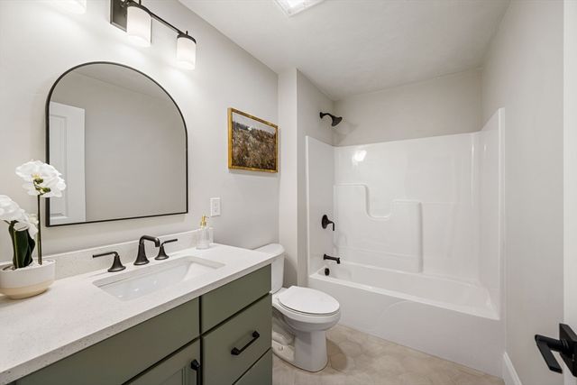 4 Narragansett Dr, West Bridgewater, MA 02379