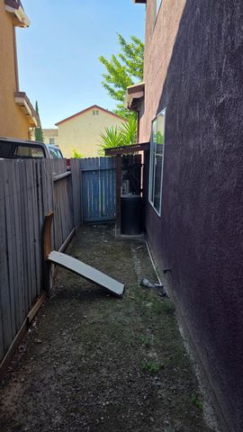 1167 Royal Blue Dr, Stockton, CA 95206