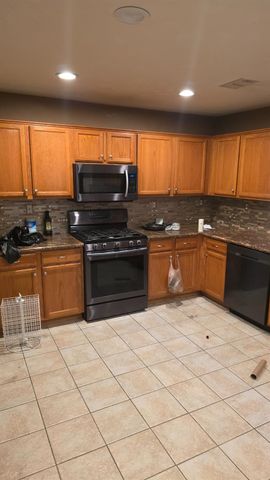 1167 Royal Blue Dr, Stockton, CA 95206