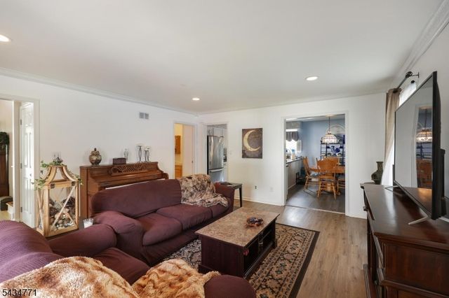 9 Lane Rd, Hillsborough Twp., NJ 08844