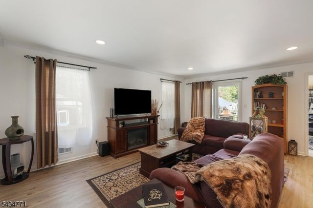 9 Lane Rd, Hillsborough Twp., NJ 08844