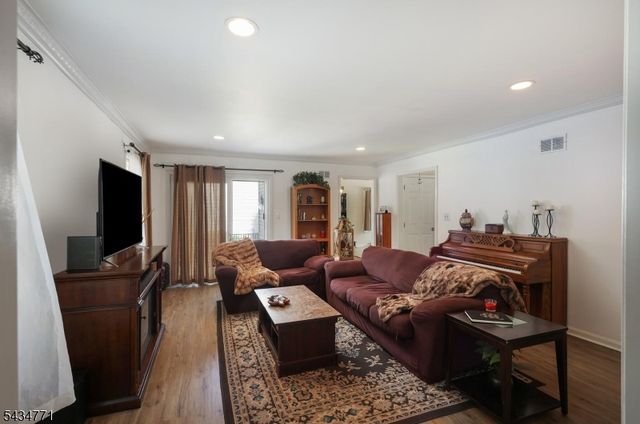 9 Lane Rd, Hillsborough Twp., NJ 08844