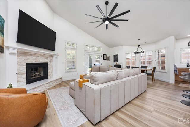 7412 Feather River Drive, Bakersfield, CA 93308