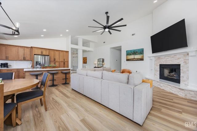 7412 Feather River Drive, Bakersfield, CA 93308