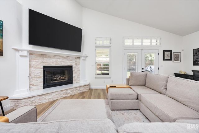 7412 Feather River Drive, Bakersfield, CA 93308