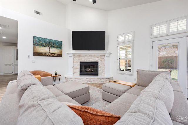 7412 Feather River Drive, Bakersfield, CA 93308