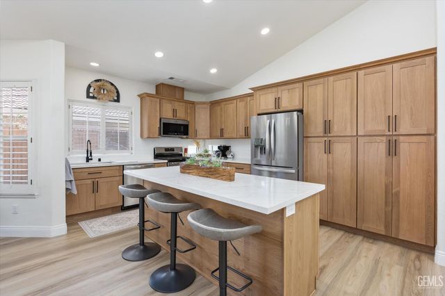 7412 Feather River Drive, Bakersfield, CA 93308