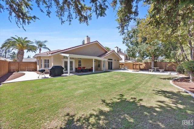 7412 Feather River Drive, Bakersfield, CA 93308