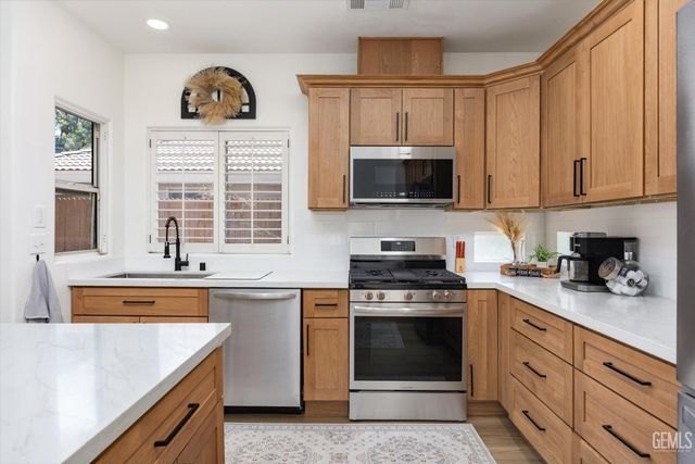 7412 Feather River Drive, Bakersfield, CA 93308