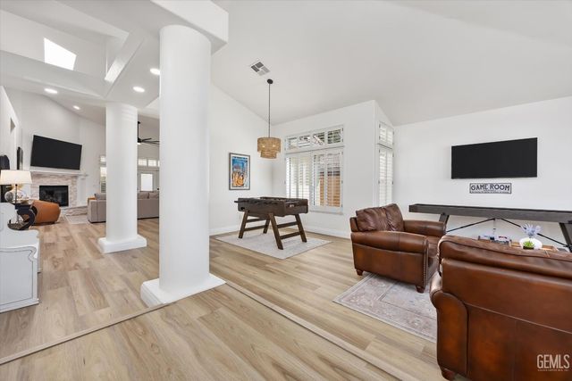 7412 Feather River Drive, Bakersfield, CA 93308