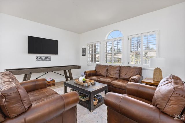 7412 Feather River Drive, Bakersfield, CA 93308