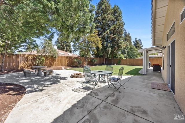 7412 Feather River Drive, Bakersfield, CA 93308