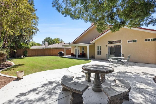7412 Feather River Drive, Bakersfield, CA 93308