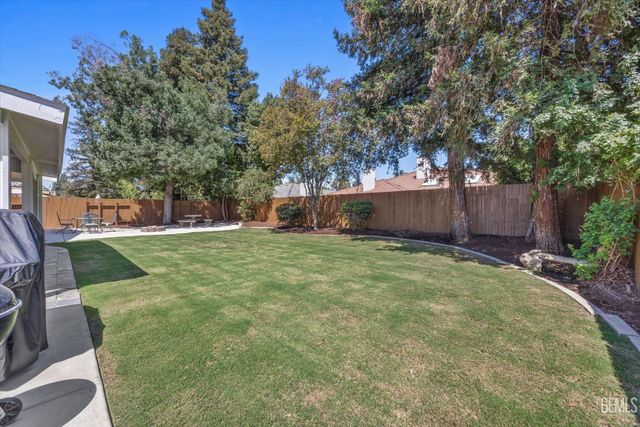 7412 Feather River Drive, Bakersfield, CA 93308