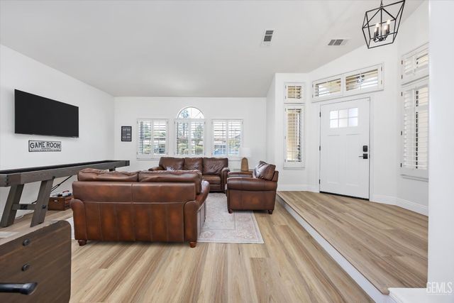 7412 Feather River Drive, Bakersfield, CA 93308