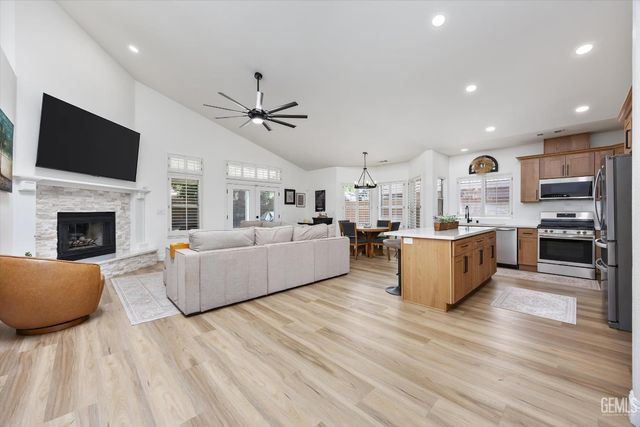 7412 Feather River Drive, Bakersfield, CA 93308