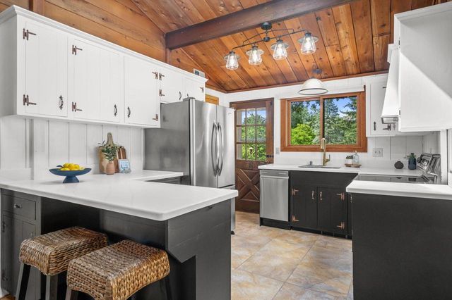 126 E Oak Crest DRIVE, Wales, WI 53183
