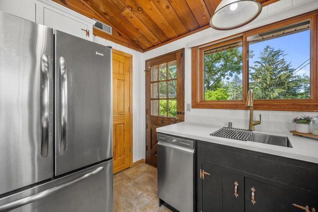126 E Oak Crest DRIVE, Wales, WI 53183