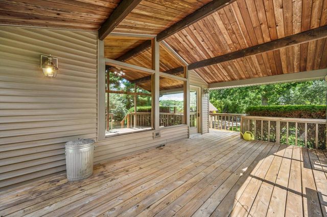 126 E Oak Crest DRIVE, Wales, WI 53183