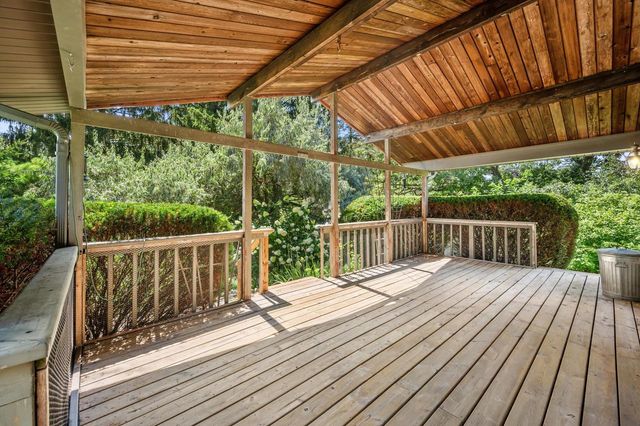 126 E Oak Crest DRIVE, Wales, WI 53183
