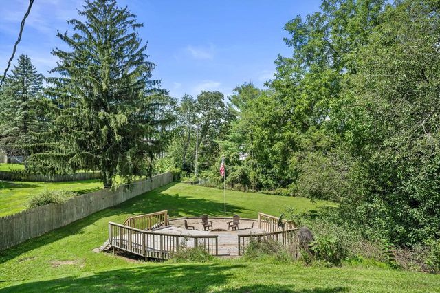 126 E Oak Crest DRIVE, Wales, WI 53183