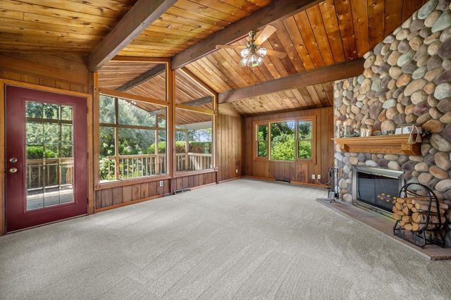 126 E Oak Crest DRIVE, Wales, WI 53183