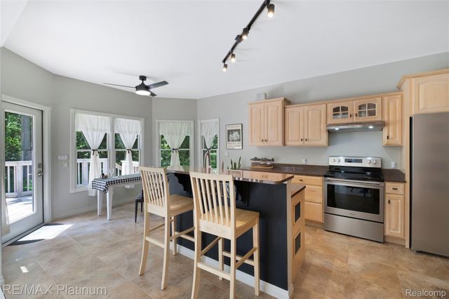 13268 Harborview Drive, Fenton Charter Township, MI 48451