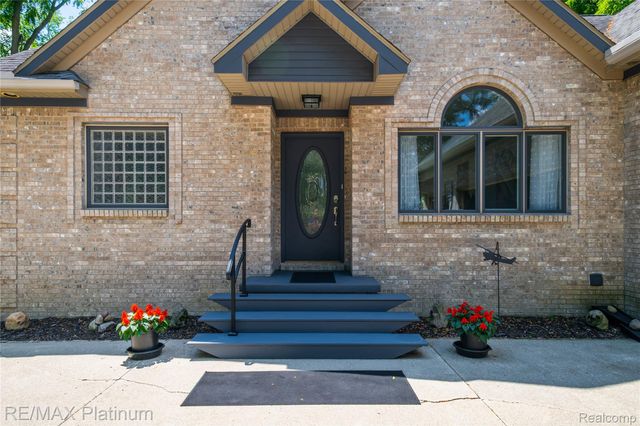 13268 Harborview Drive, Fenton Charter Township, MI 48451