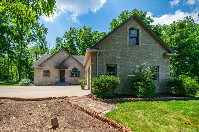 13268 Harborview Drive, Fenton Charter Township, MI 48451