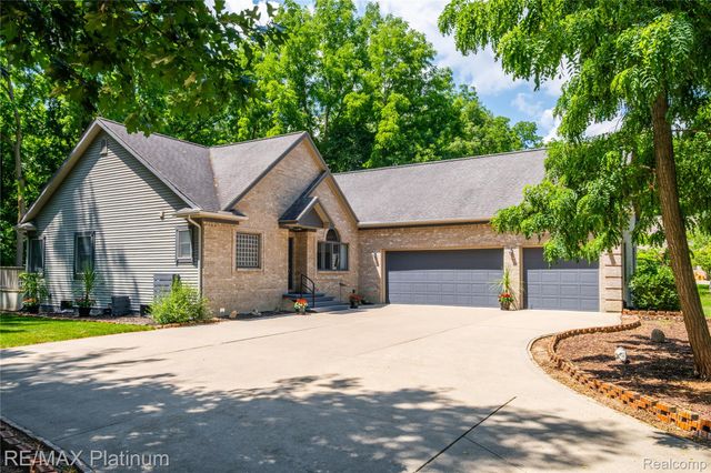 13268 Harborview Drive, Fenton Charter Township, MI 48451