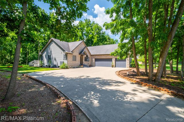 13268 Harborview Drive, Fenton Charter Township, MI 48451