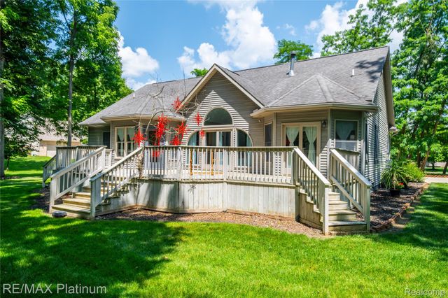 13268 Harborview Drive, Fenton Charter Township, MI 48451